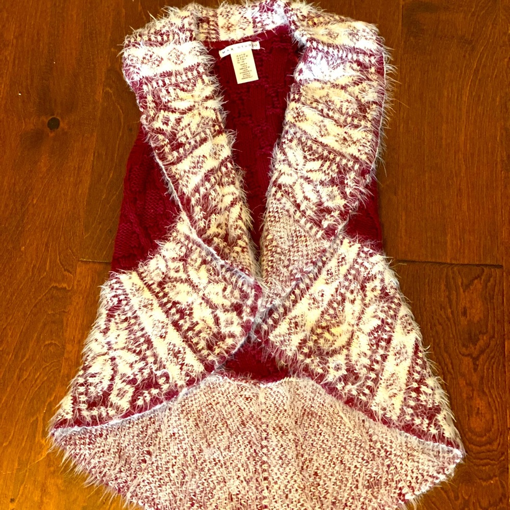 Max studio burgundy knitted vest!